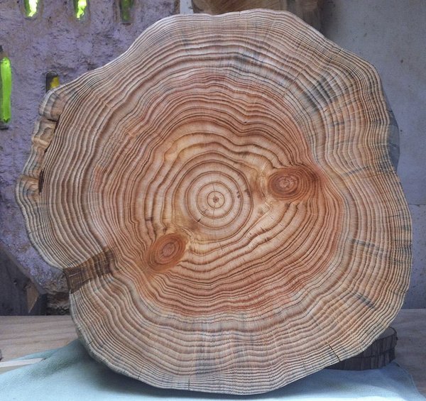 Candelabro de madera de Ciprés